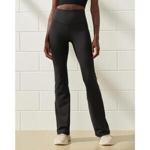 NWOT Abercrombie & Fitch YPB sculptLUX Flare Legging Onyx Black Size M